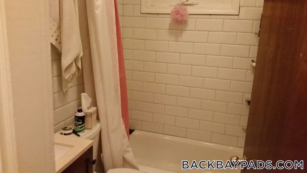 Building Photo - 49 St Germain St