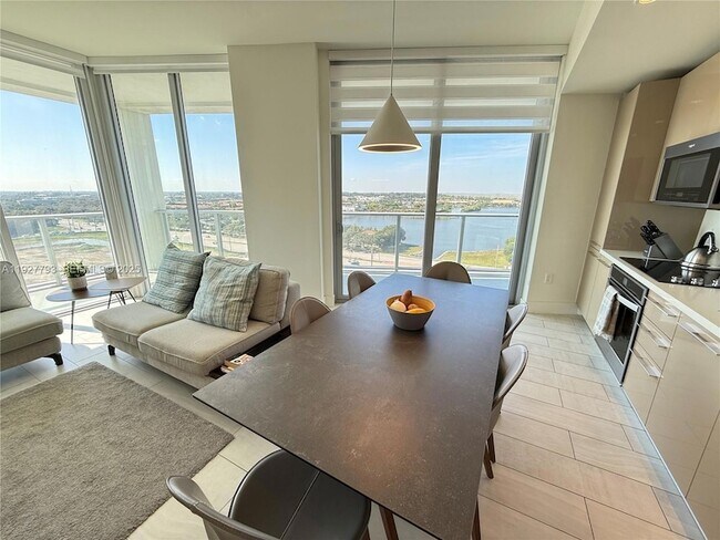 Building Photo - 2000 Metropica Wy