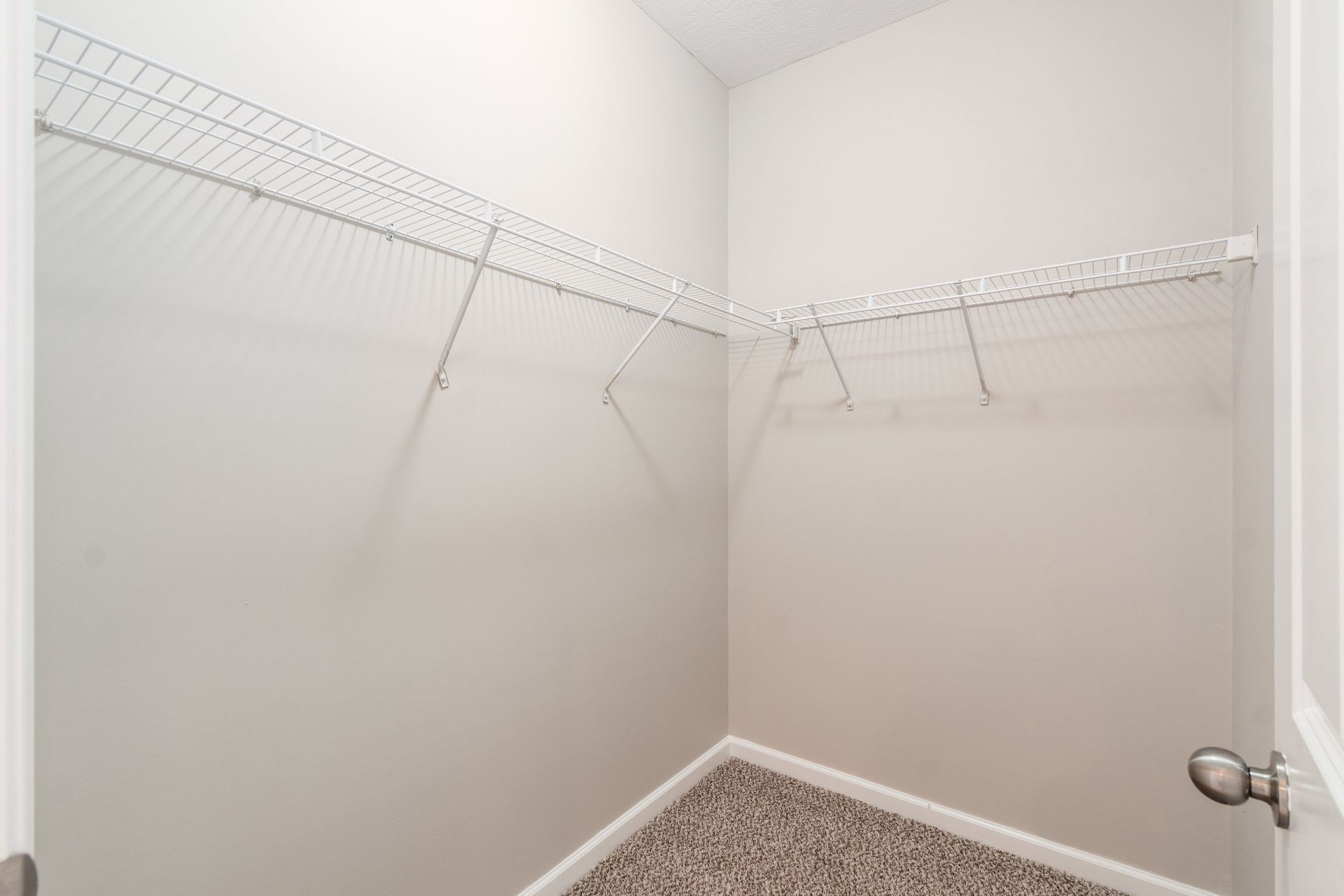 Building Photo - 560 Redwood Ln