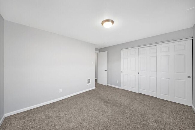 Building Photo - Beautiful 1 bedroom unit! Pets OK!