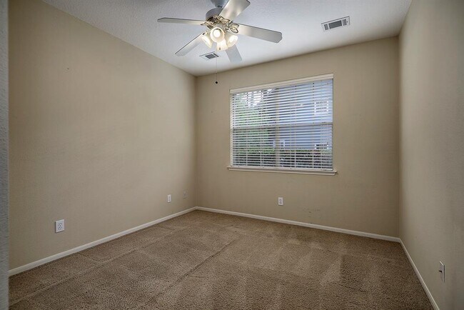 Building Photo - 51 N Cochrans Green Cir