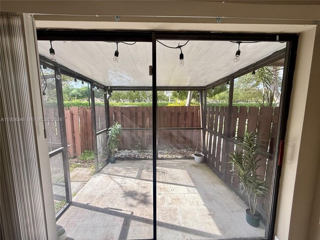 Building Photo - 2550 N Nob Hill Rd