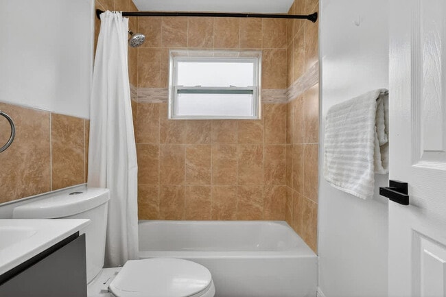 Building Photo - 6660 Custer St