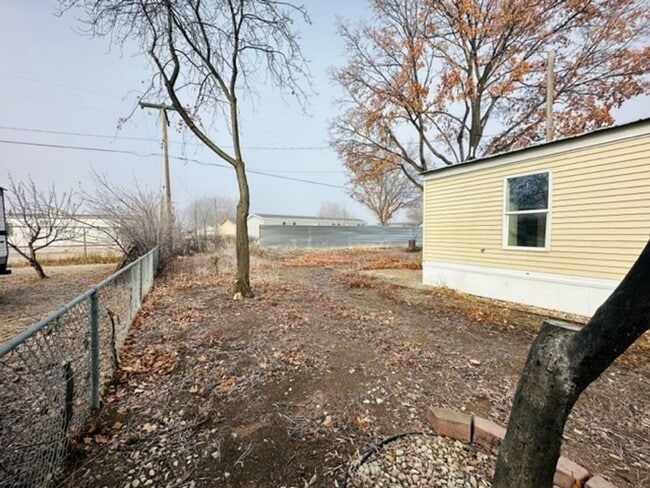 Building Photo - Newly Remodeled 3 bed/2 bath in Hamilton
