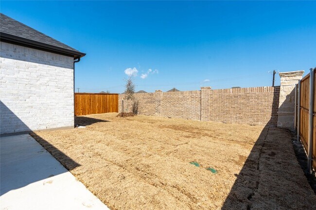 Building Photo - 712 Melody Hl Dr