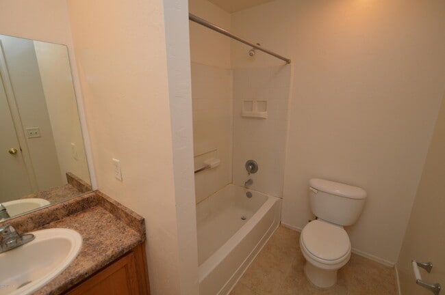 Building Photo - 4327 E Bellevue St