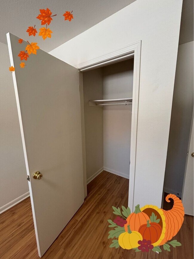 Building Photo - 3415 Town Country Ave