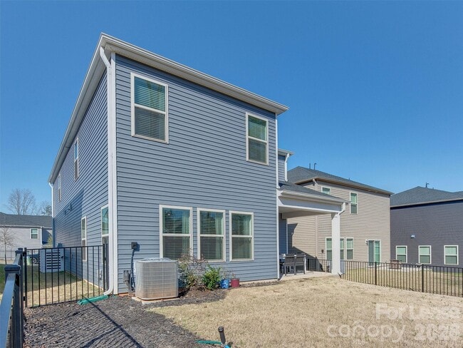 Building Photo - 4009 Woodland View Dr