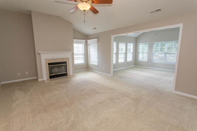 Building Photo - 384 Esher Ct