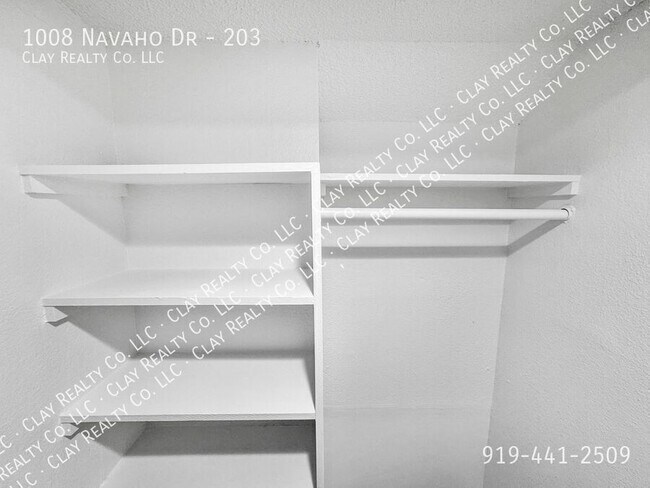 Building Photo - 1008 Navaho Dr