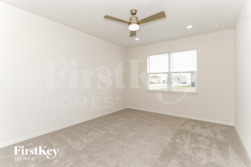 Building Photo - 331 Corbel Ln