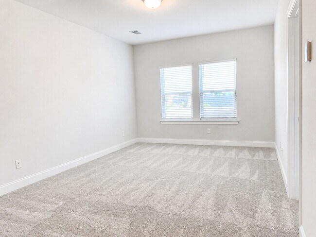 Building Photo - Available NOW!  Stunning 4 bed, 2.5 bath residence in the highly sought-after Foxland Harbor Golf...