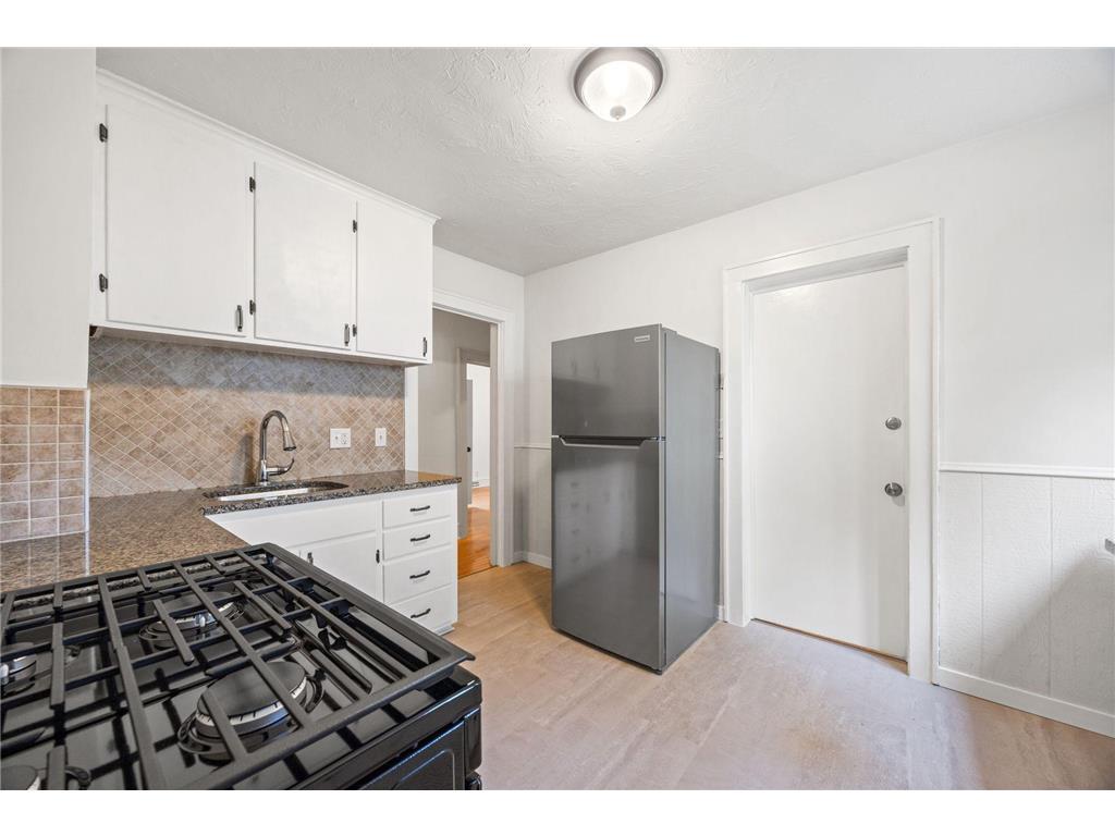 Building Photo - 210 Warwick St SE