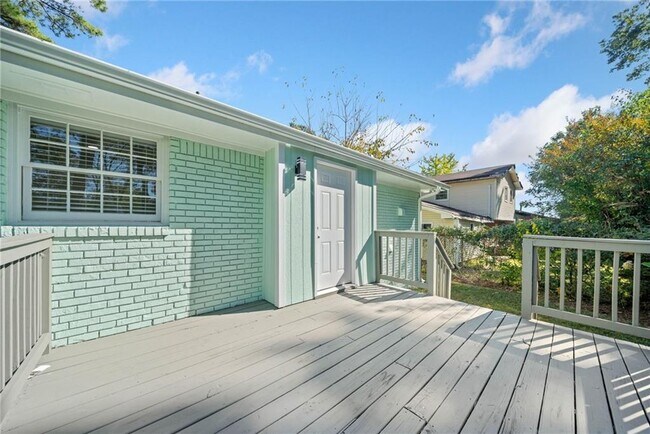 Building Photo - 1467 Thompson Pl