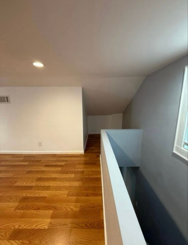 Building Photo - 590 Chestnut St