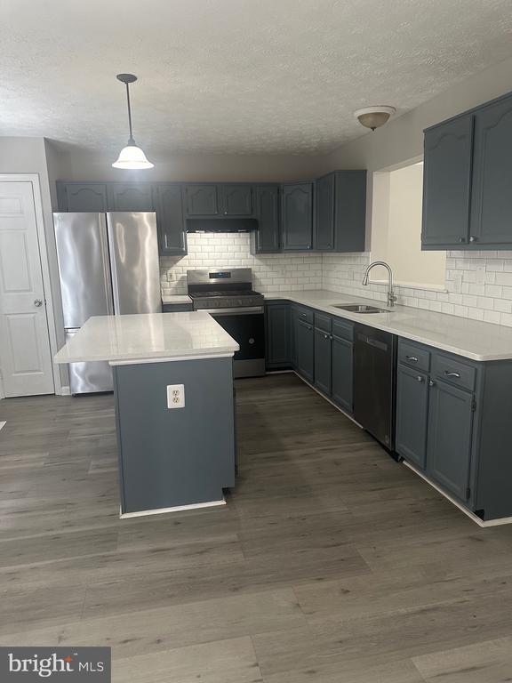 Building Photo - 405 Park Cove Dr