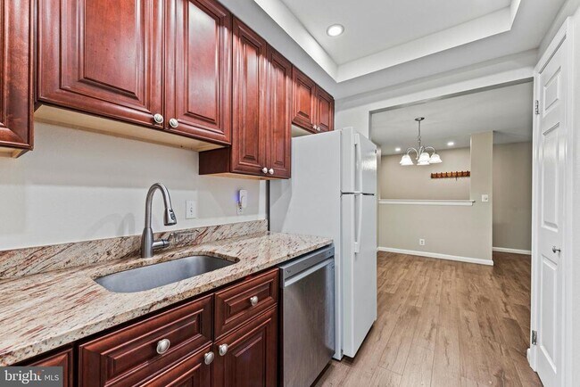 Building Photo - 7621 Provincial Dr