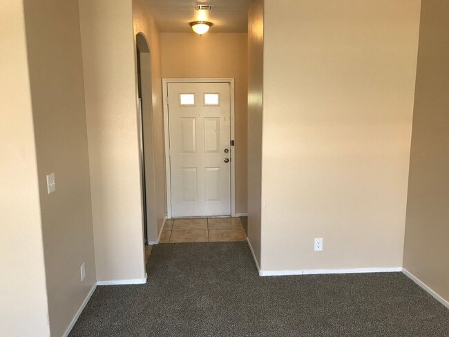 Building Photo - 2 bedroom 2 bathroom Condo