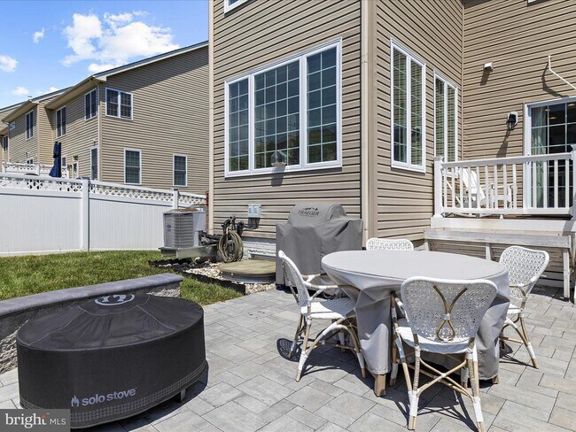 Building Photo - 8512 Pine Springs Dr