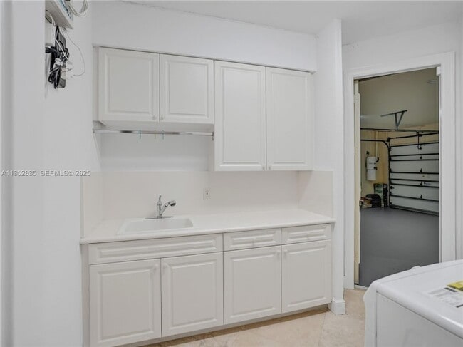 Building Photo - 16291 Bristol Pointe Dr