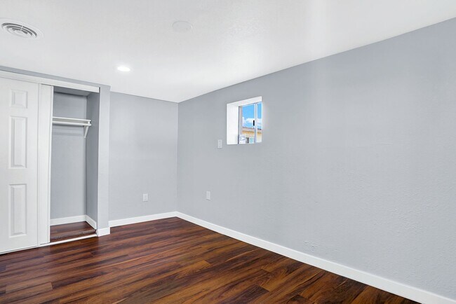 Building Photo - Central 1 Bedroom 1 Bath