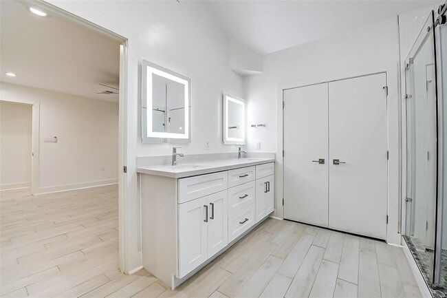 Building Photo - 5541 Aspen St