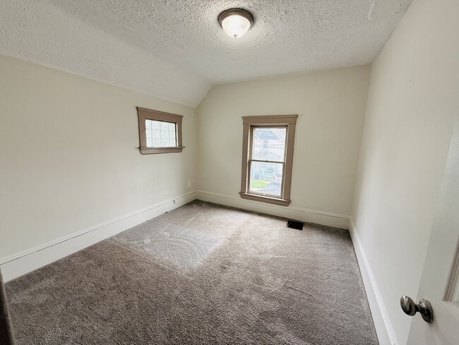 Building Photo - 2115 W 105th St