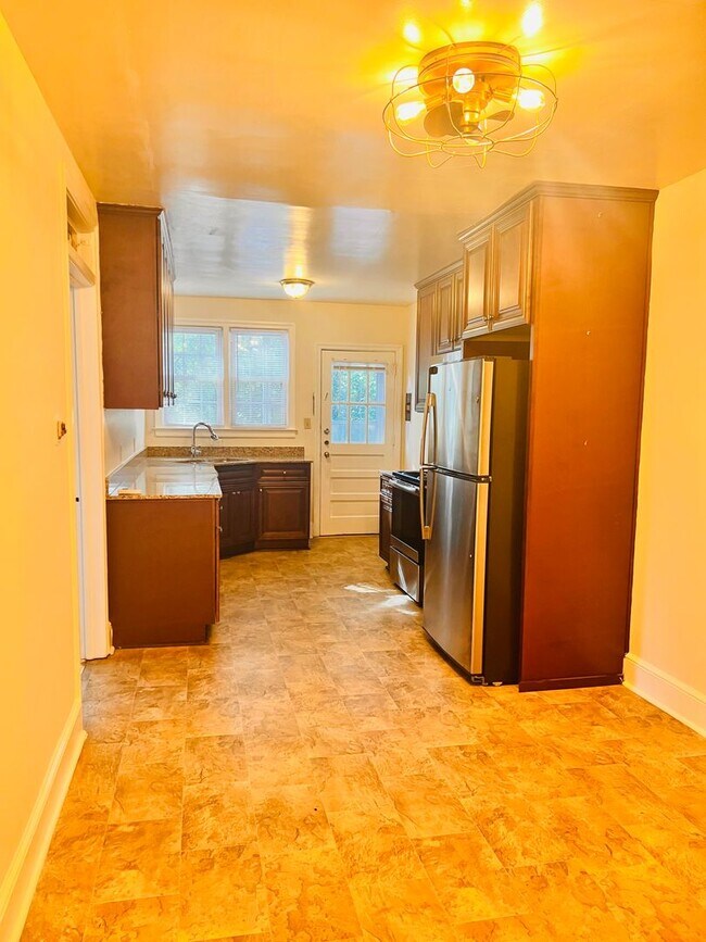 Building Photo - 4126-4126 Cassina Rd