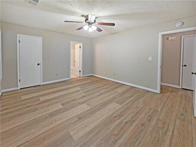 Building Photo - 2752 Northwood Ct