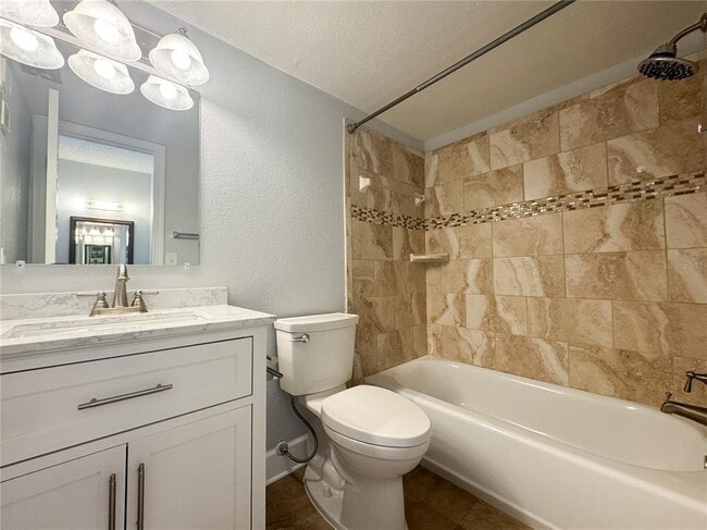 Building Photo - 723 115th Ave N