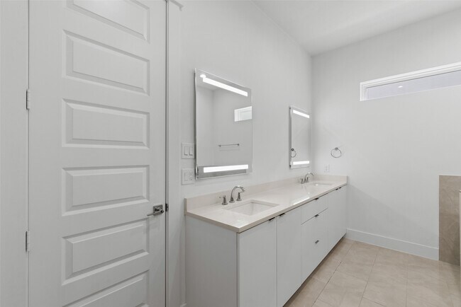 Building Photo - 513 Schweikhardt St