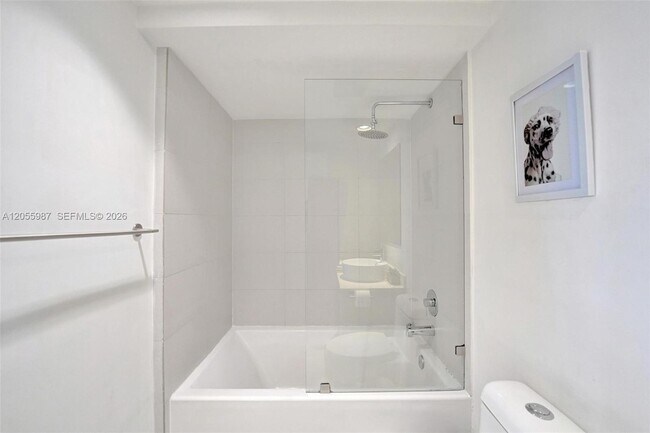 Building Photo - 2600 E Hallandale Beach Blvd