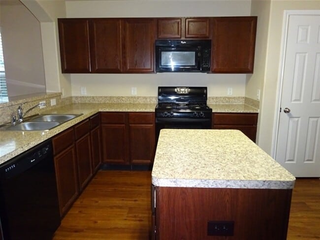 Building Photo - 2710 Bammelwood Dr