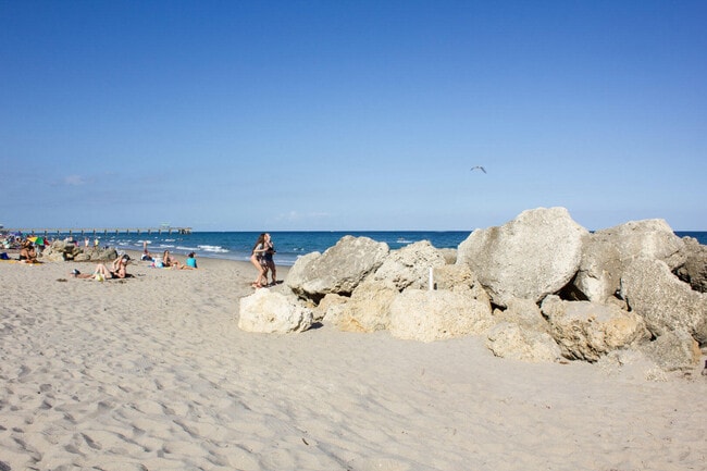 Building Photo - 1955 NE 4th St