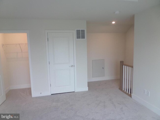 Building Photo - 2718 River Birch Rd
