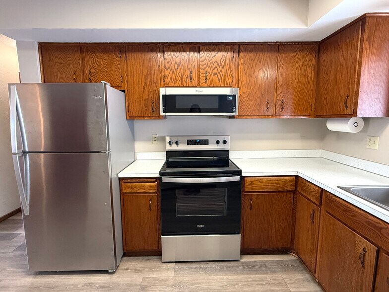 Building Photo - 1814 Spruce Dr