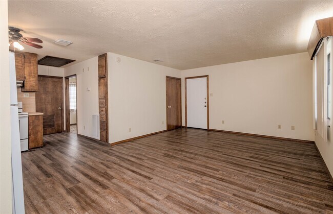 Building Photo - 4324 Spring Valley Rd