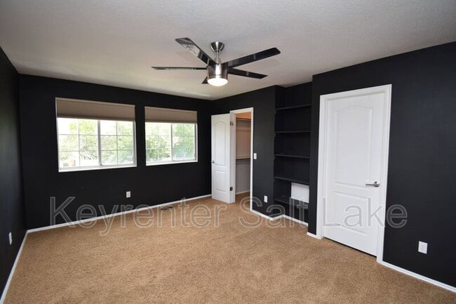 Building Photo - 572 E Thatcher Way
