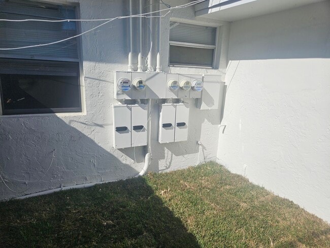 Building Photo - 1121 11th St