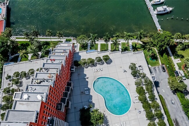 Building Photo - 1541 Brickell Ave