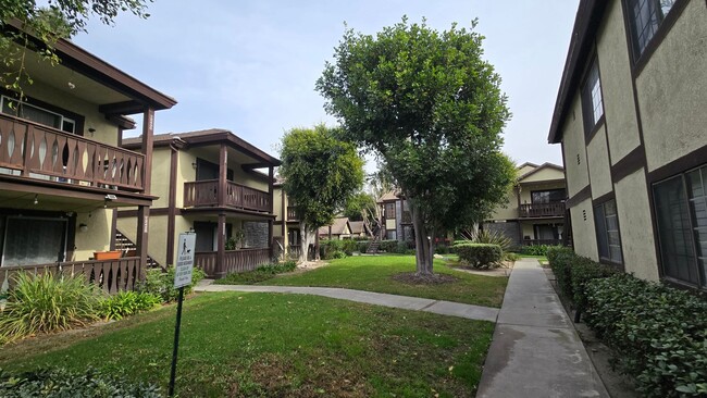 Building Photo - Garden Grove 1 Bedroom Condo for Lease - W...