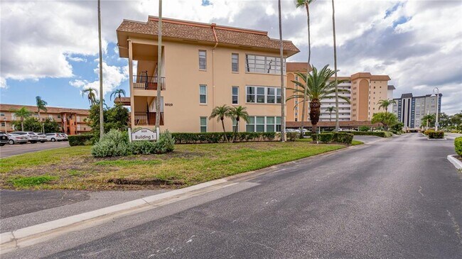 Building Photo - 5020 Brittany Dr S