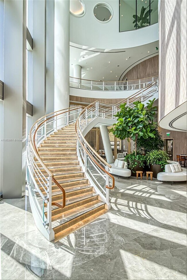 Building Photo - 15701 Collins Ave