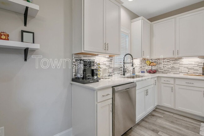Building Photo - 1408 Friar Rock Cir