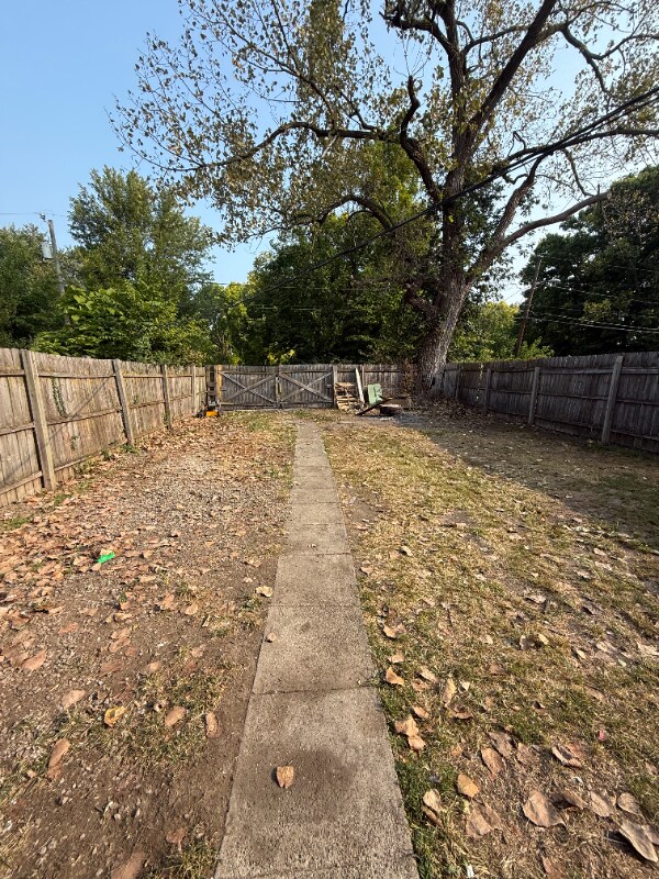 Building Photo - 866 W 25th St