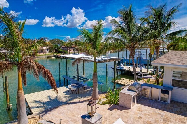 Building Photo - 807 Snug Island