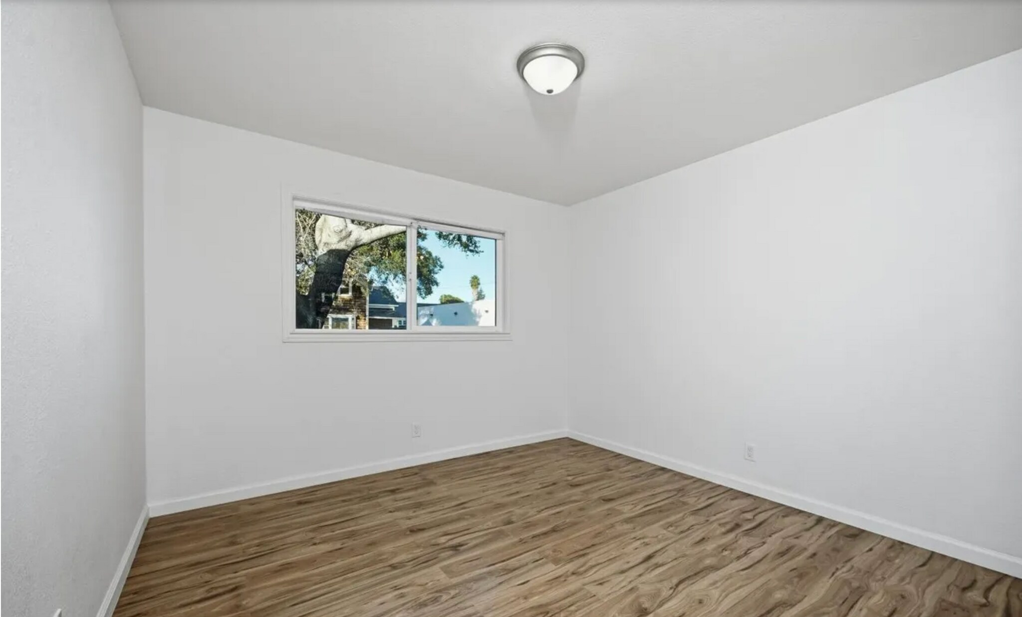 Bedroom - 340 College Ave