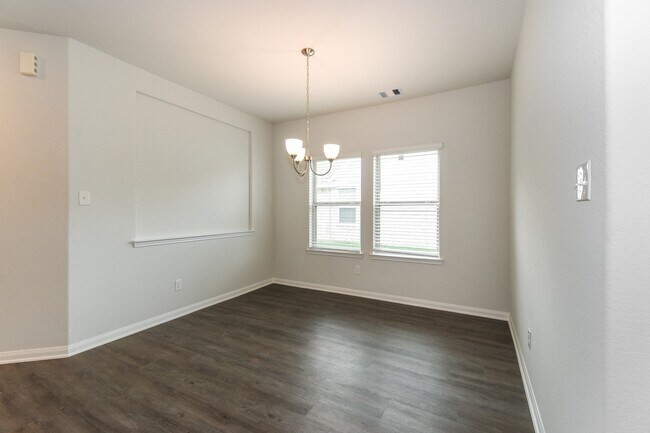 Building Photo - 321 Lk Wy Cir