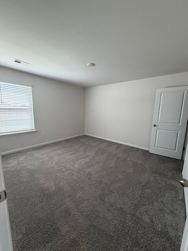 Building Photo - 121 Roocroft Ct