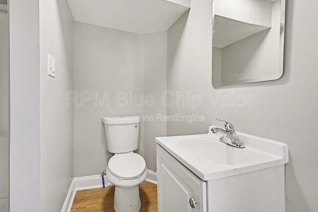 Building Photo - 1710 Lawn Ave